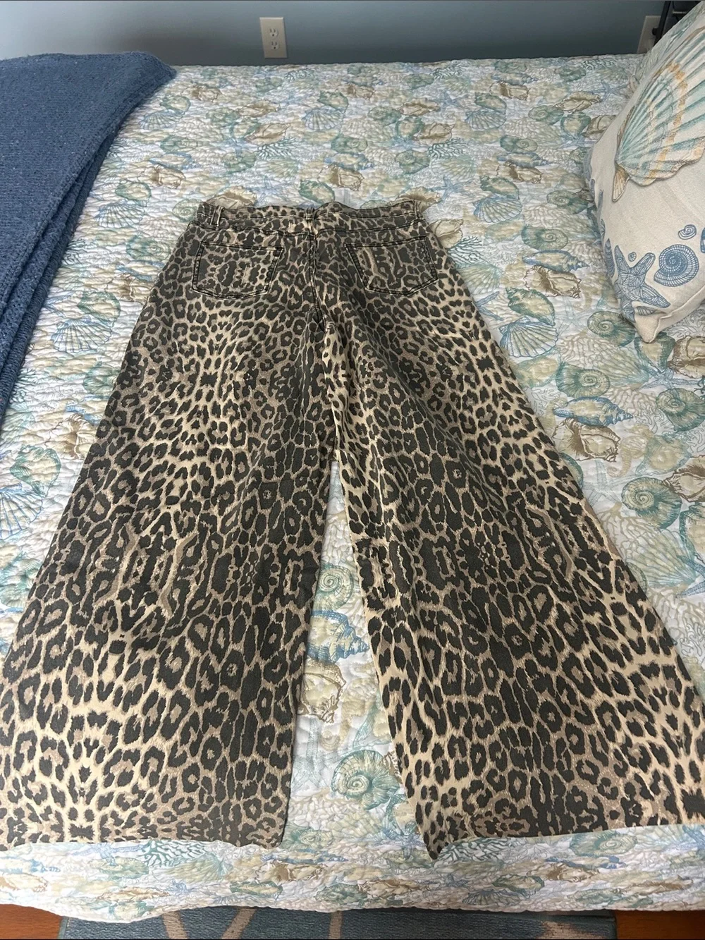 Three Bird Nest Leopard Print Wide Leg Jeans in beige and black - Picture 5 of 5